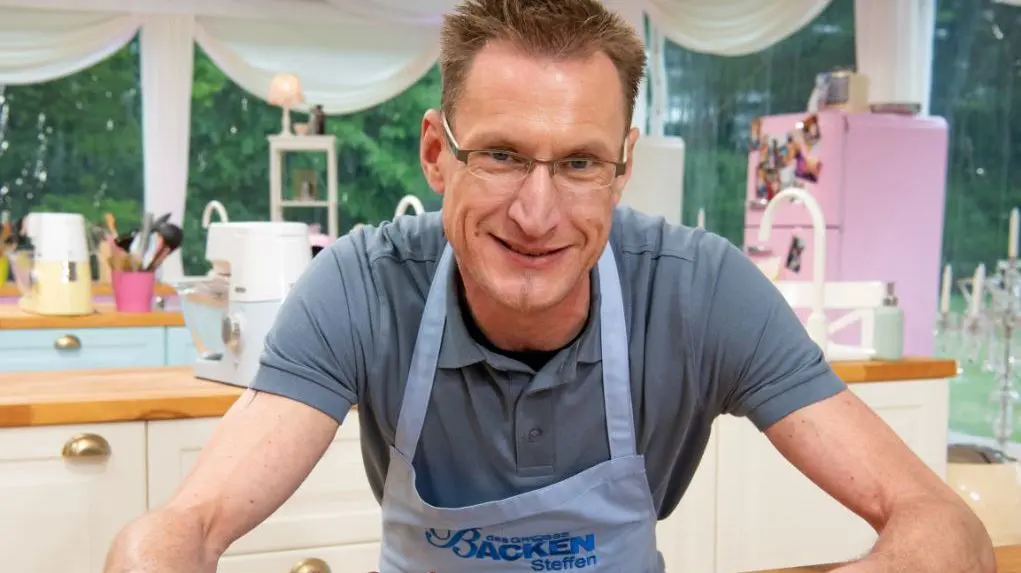 Steffen Kunz, 45 Jahre jung, stolzer Vater von zwei wundervollen Kindern, Gründer und Eigentümer von „Steffen Kunz – The Cake Engineer“, schreibt nun regelmäßig für unsere Zeitung eine Kolumne über Ernährung.⇥