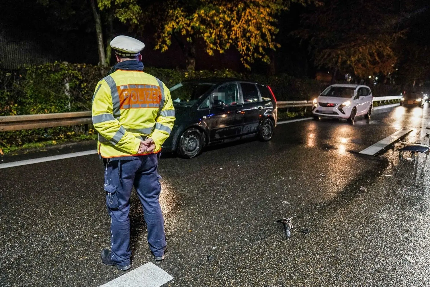 Sperrung der B10 nach Unfall mit Geisterfahrer.