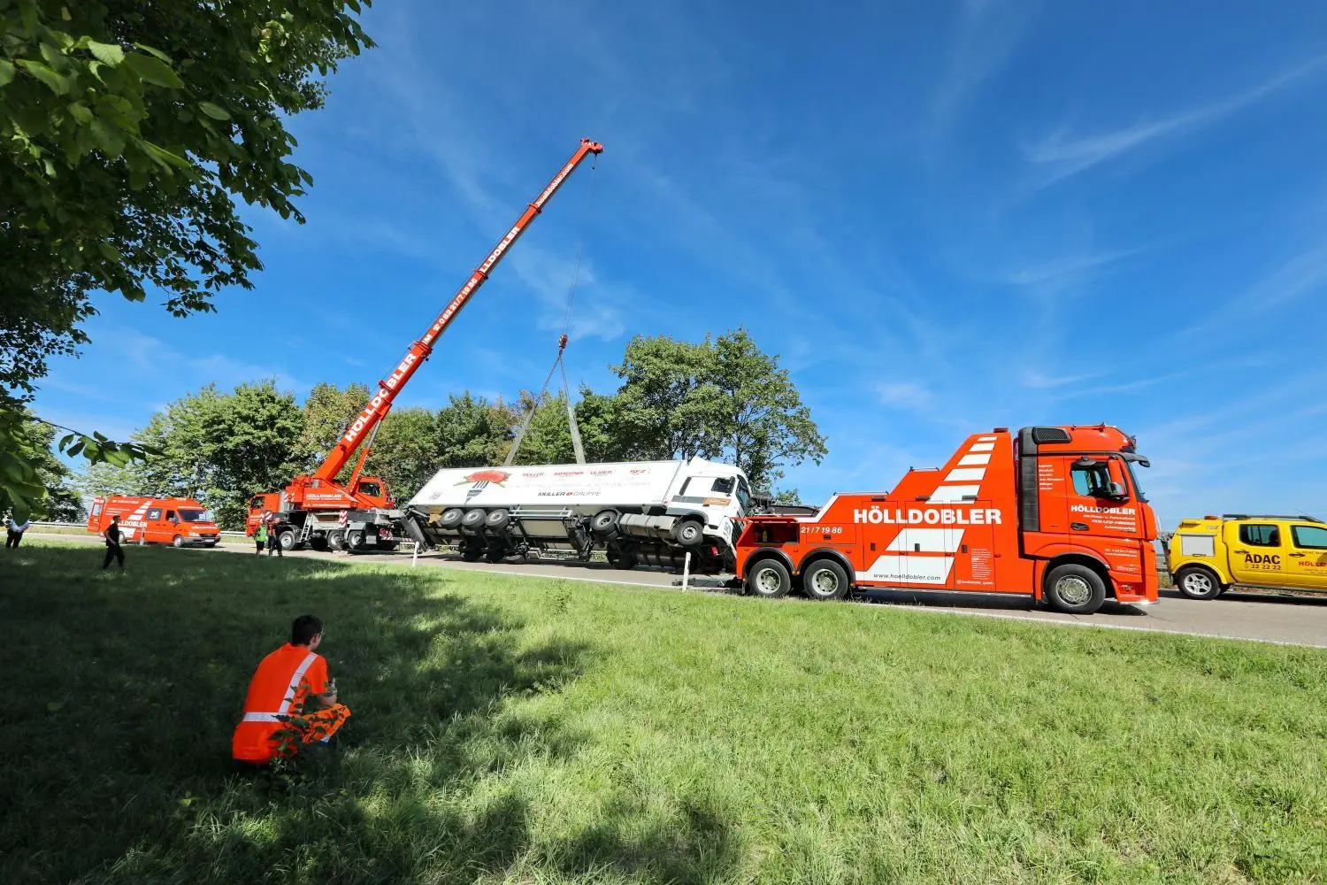 Die Bergung des Transporters nahm viel Zeit in Anspruch.
