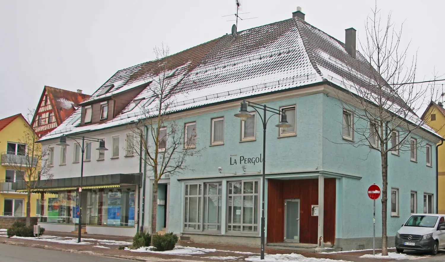 Auf dem Areal in der Schwanenstraße, Ecke Friedrichstraße, neben dem Balinger Stammhaus, realisiert die Volksbank den Neubau, dessen Ankermieter der Drogeriemarkt Müller sein wird.⇥