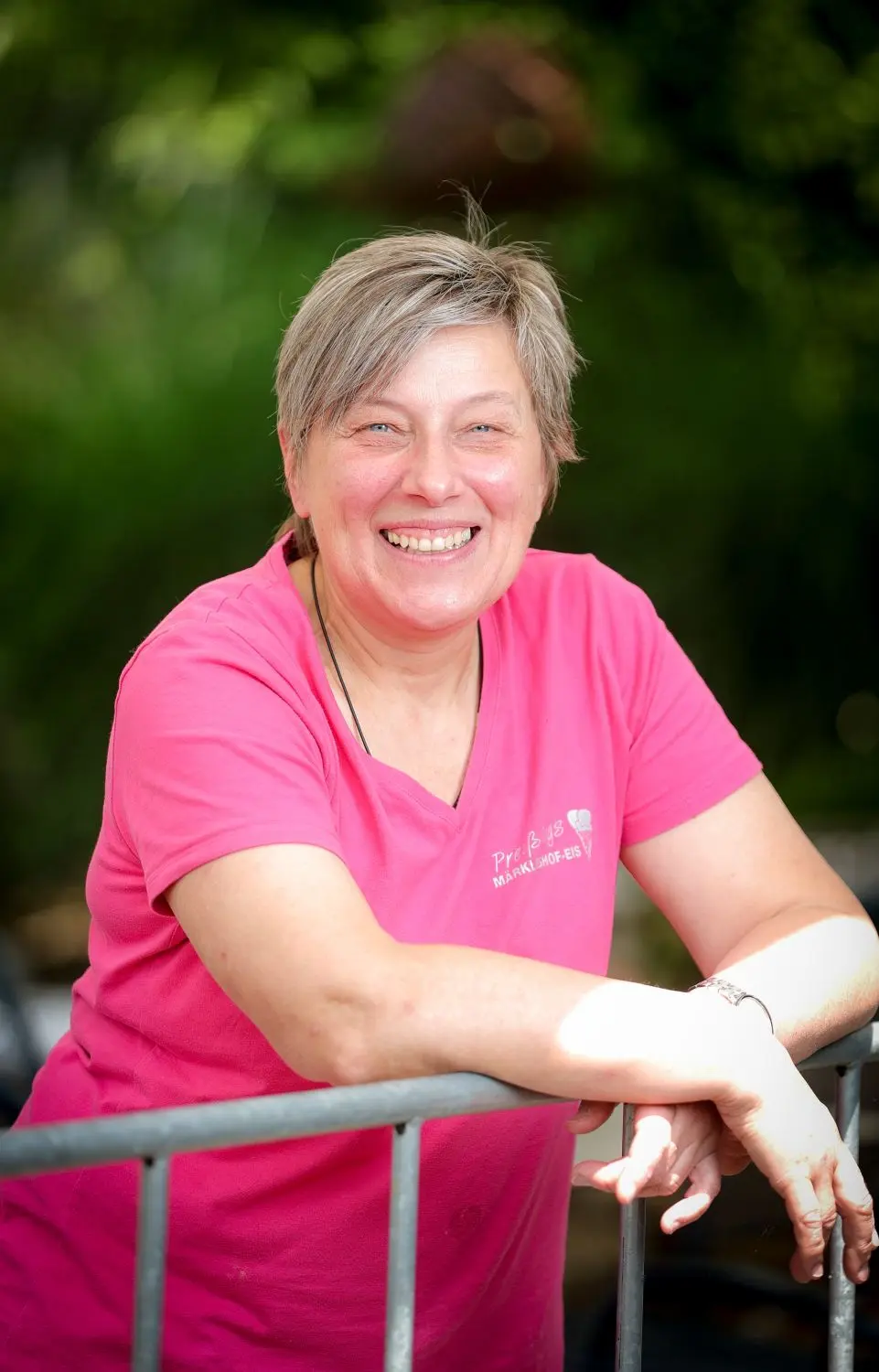 Renate Preißing macht die Eisherstellung auf dem Märkleshof in Altheim/Alb nach wie vor Spaß.