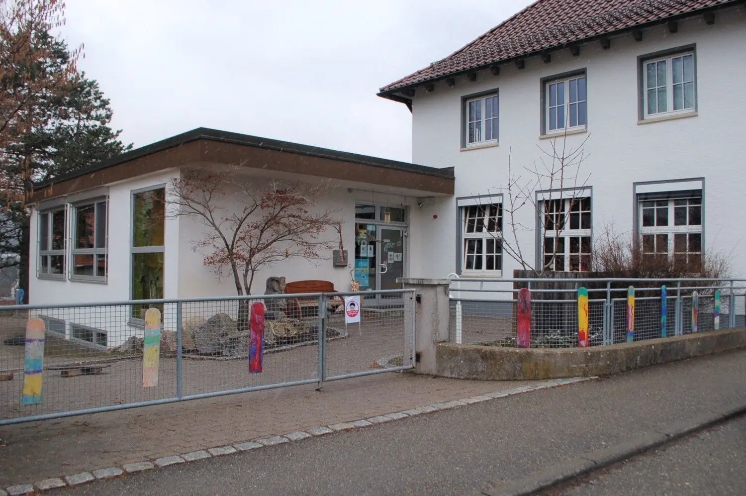  Corona Kindergarten und Grundschule Jungingen: Wegen Maskenpflicht Illustration 