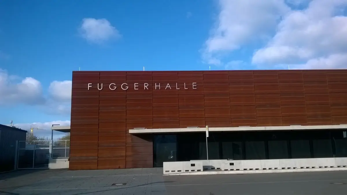 In der Fuggerhalle in Weißenhorn findet die Verbraucherschau statt.