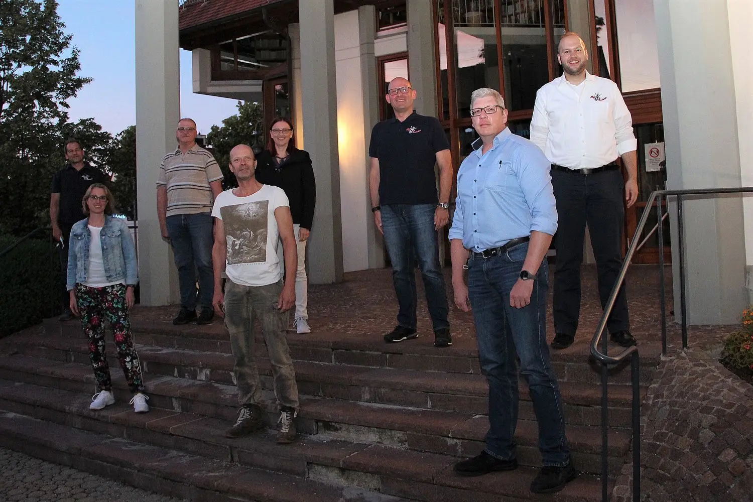 Der neu gewählte Vorstand – von links: Peter Schwellbach, Vera Krautwald, Michael Heim, Harry Endress, Carmen Schoy, Frank Endress, Thomas Schilling und Martin Schwellbach.⇥