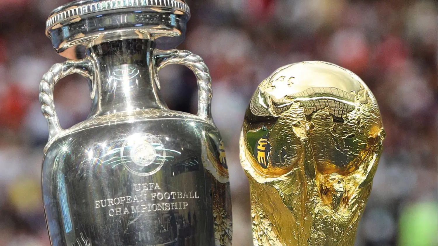 Begehrte Trophäen: EM- (links) und WM-Pokal.