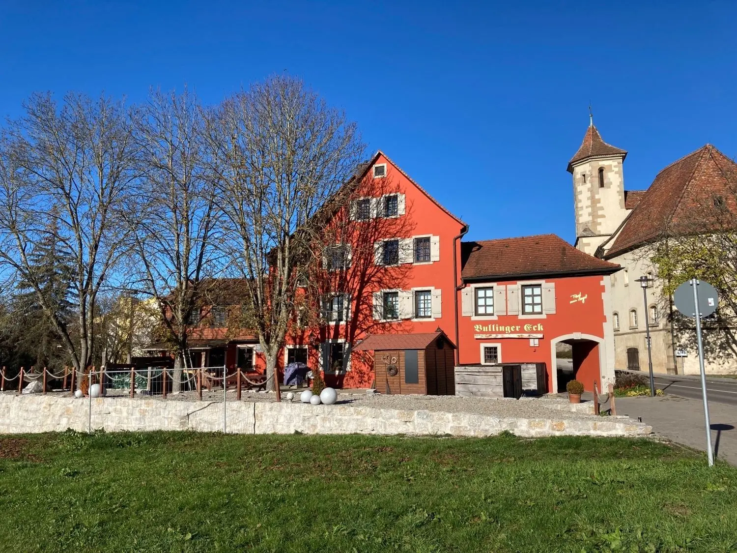 Das Bullinger Eck zusammen mit der Spitalkapelle bildet heute eine der schönsten Crailsheimer Ansichten. Dabei war das Gebäude einst in schlechtem Zustand – und sollte kurzerhand abgerissen werden.