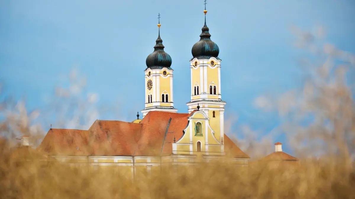 Das Kloster Roggenburg zeigt sich auf der CMT.⇥⇥
Kloster Roggenburg . Erschienen im " schau mal " Buch.