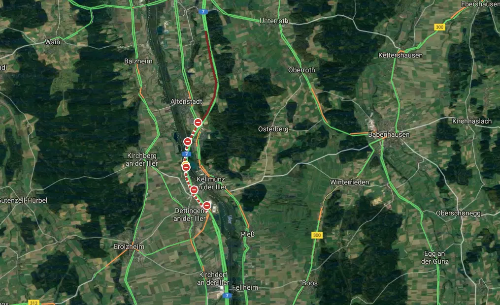 Die beiden Rückstaus auf der A7 von Ulm in Richtung Füssen betragen aktuell fünf Kilometer.
