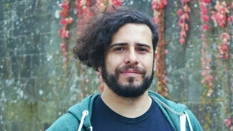Santiago Gomez war 2017/18 ein Jahr lang Halls Kulturbeauftragter, als Ute Berger in einem Sabbatjahr in London ihre Englischkenntnisse aufpolierte. Er brachte das Street-Art-Festival „Metropolink“ nach Schwäbisch Hall, in dessen Rahmen Gebäudewände in Hessental und Gailenkirchen künstlerisch gestaltet wurden.⇥