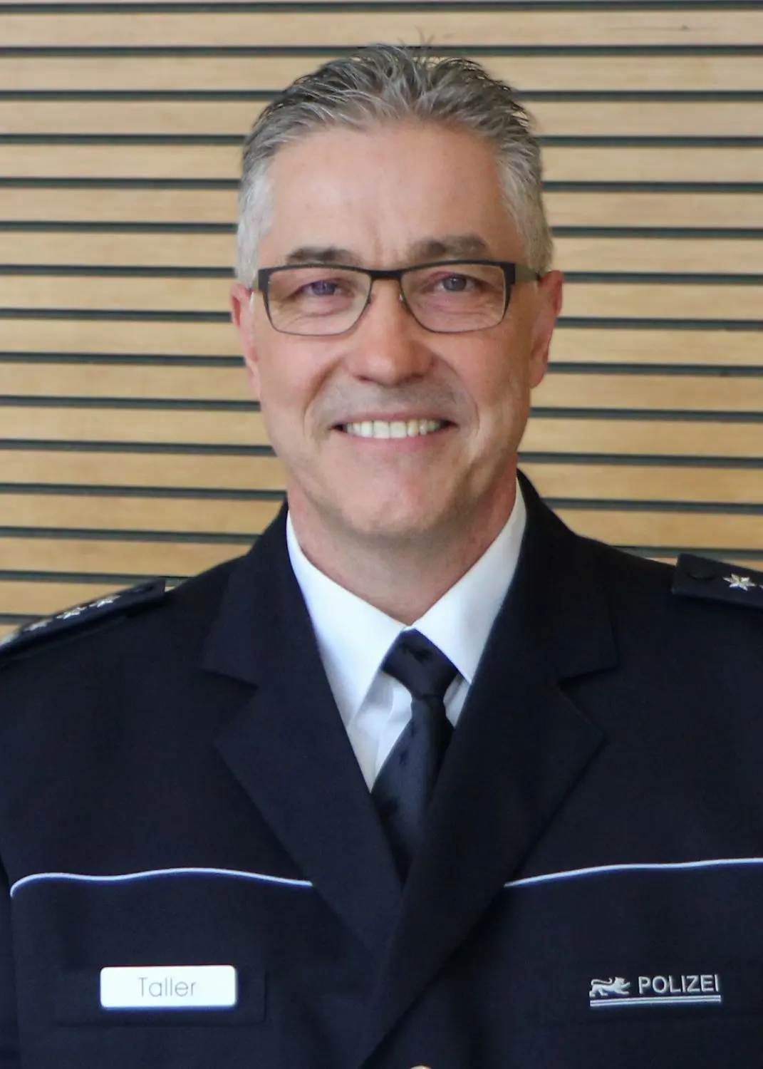 Revierleiter Dieter Taller informiert über die Polizeistatistik. ⇥