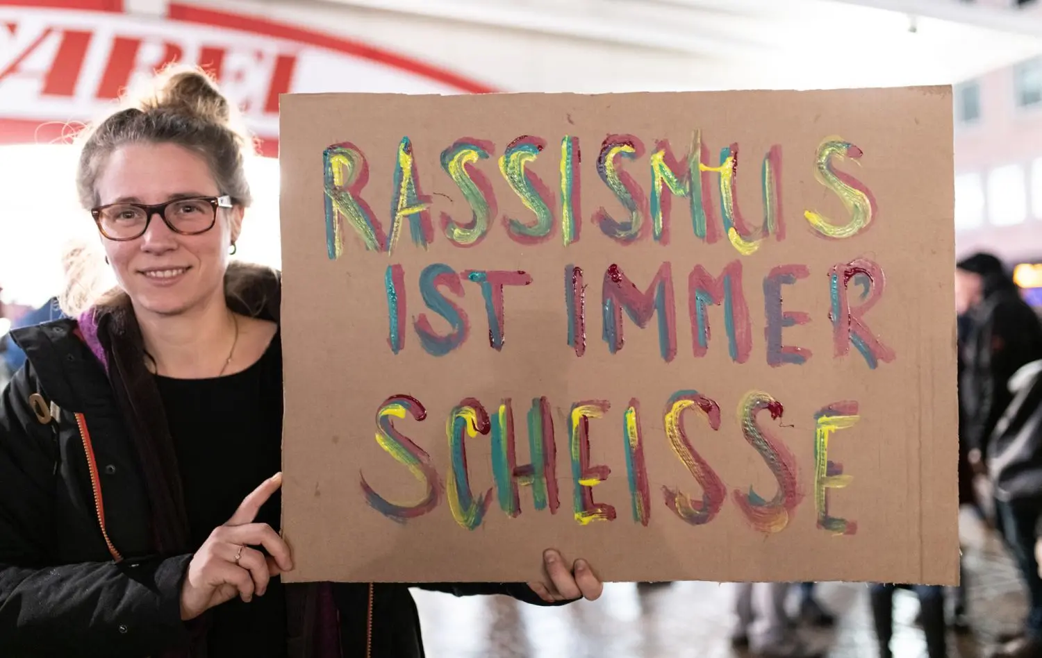 Die Stadt Freiburg erwartet Demonstrationen mit wahrscheinlich mehreren Hundert Teilnehmern. Die AfD rief zu einer Versammlung auf, mehrere Gruppen planten eine Gegendemonstration und eine Kundgebung, um vor einer Instrumentalisierung des Verbrechens zu warnen.