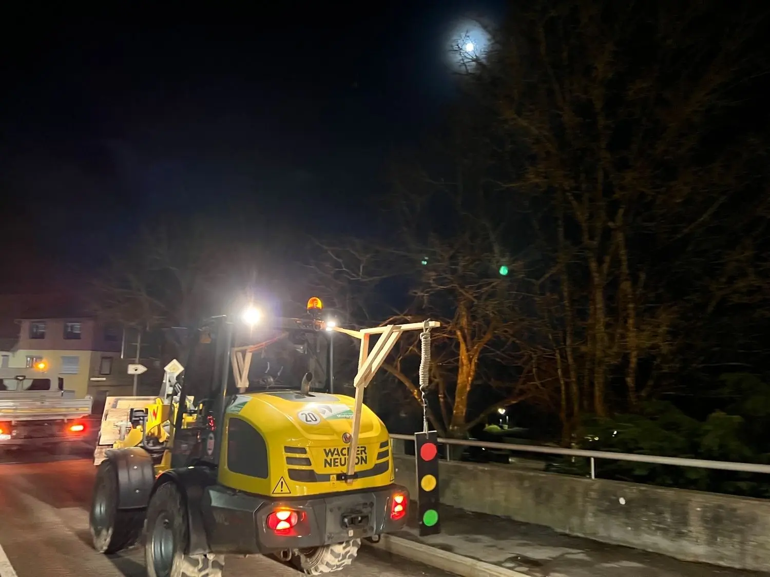 Unter dem Motto „Hohenstaufen glüht“ haben am Mittwoch, 24.01.2024, mehrere hundert Traktoren und Pkw die Straßen rund um den Göppinger Hausberg blockiert.