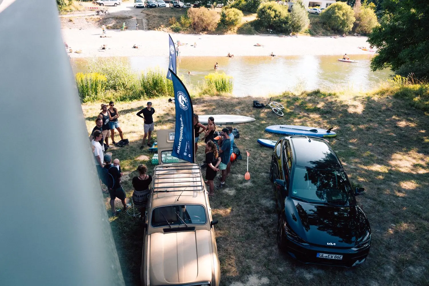 Team-Besprechung der Surfer.