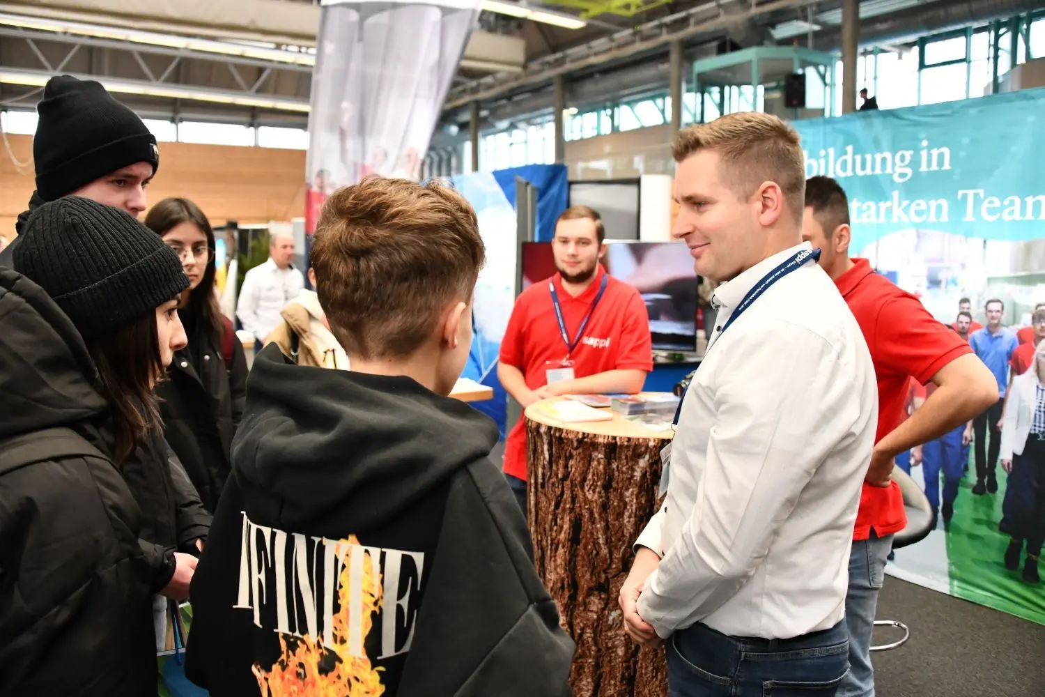 Nach zweijähriger Zwangspause fand am Freitag wieder ein regionaler Ausbildungstag mit Messe in Präsenz statt. Viele Unternehmen teilten dabei eine Sorge: Es fehlt am Nachwuchs.