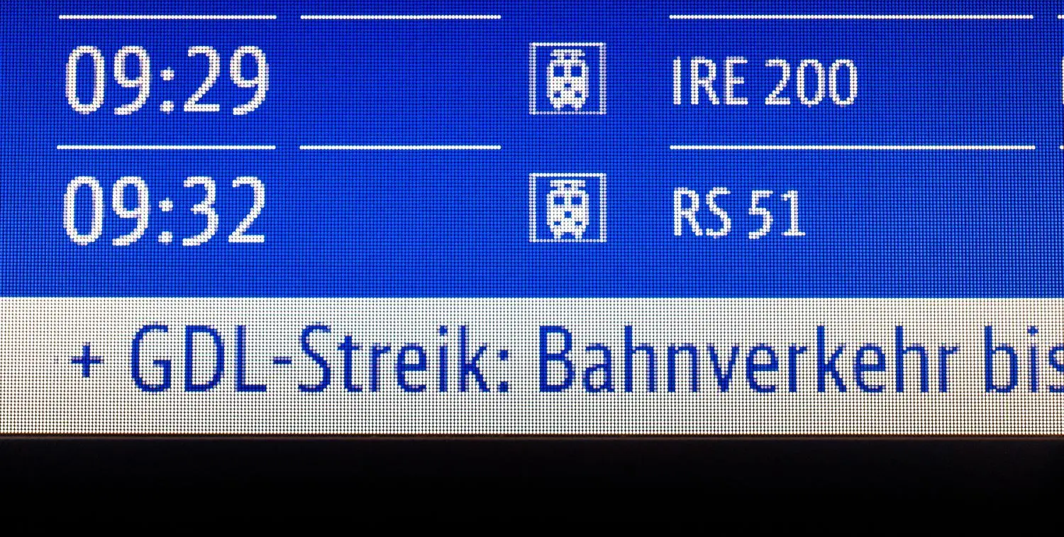 Während die meisten Fernverkehrszüge ersatzlos ausfielen, war das Angebot im Nahverkehr deutlich weniger eingeschränkt
