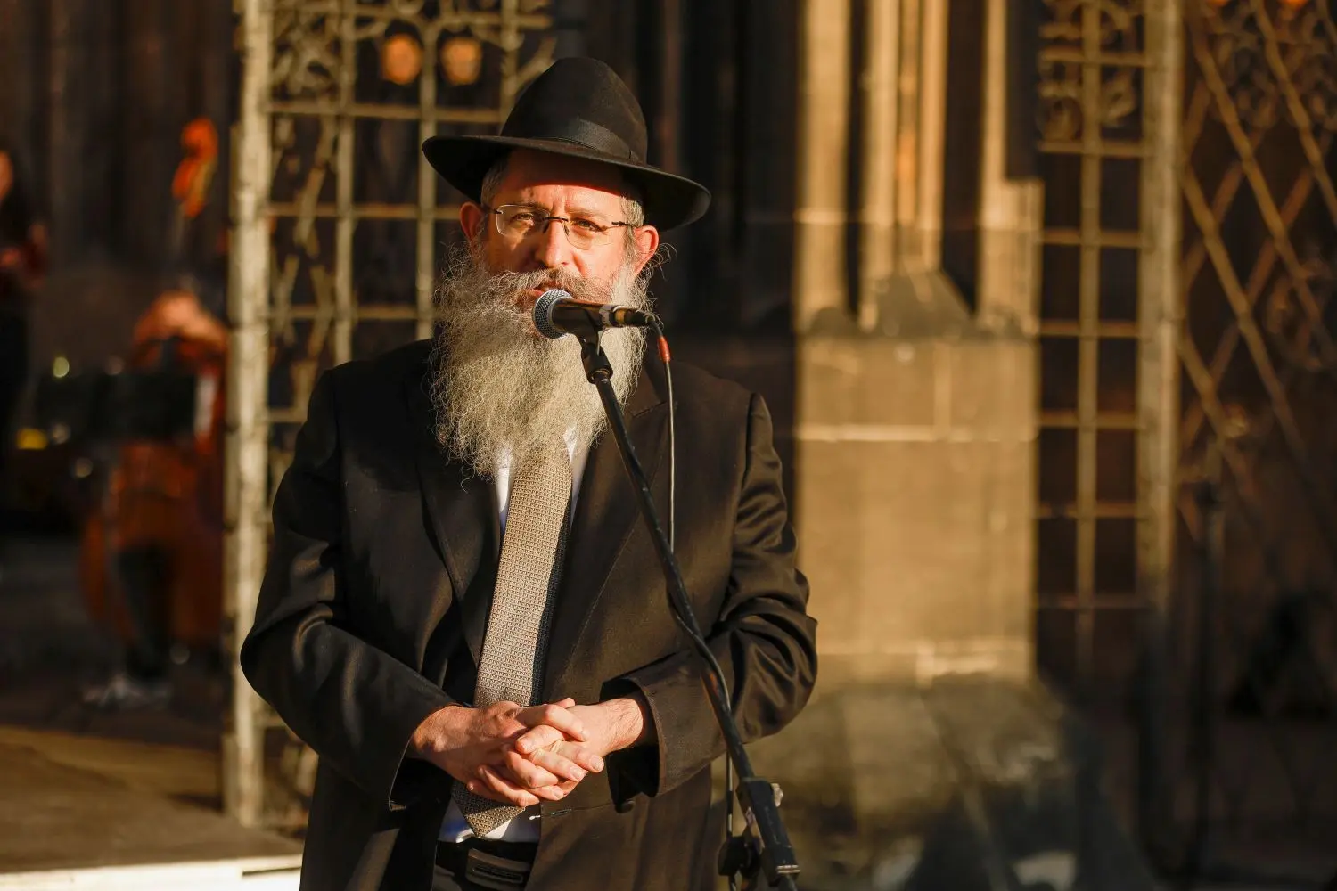 Der Ulmer Rabbiner Shneur Trebnik.