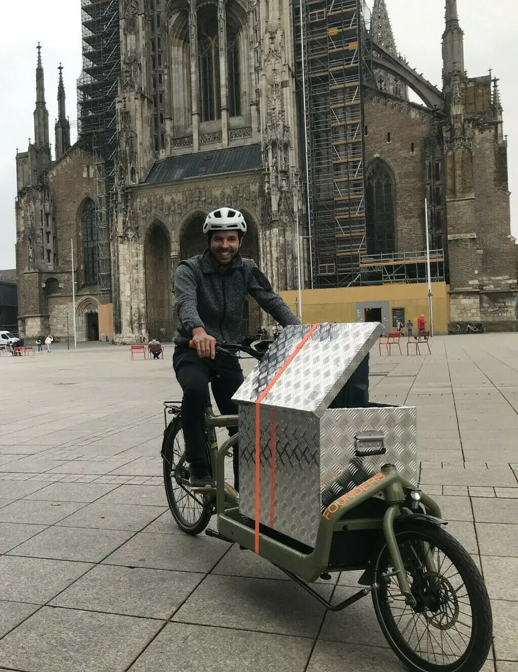 Drei der neun ausgewählten Ideen (von oben): „Clabelle“ ist eine App, um die Entsorgung von Müll zu fördern, „Infantics“ ein smarter Schnuller und „Repair4U“ ein regionales Netzwerk, um die Reparatur von Elektrogroßgeräten wieder rentabel zu machen. ⇥