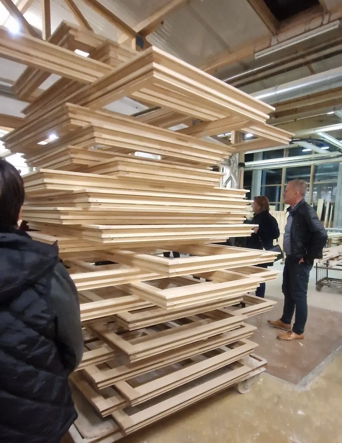 Bei Etter Fenstertechnik in Rosenfeld-Leidringen brummt derzeit das Geschäft und die Fensterrahmen stapeln sich.