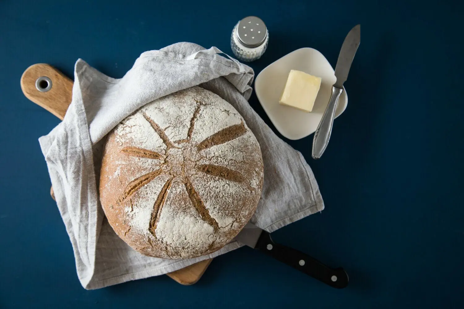 Brot gehört zu den beliebtesten Mahlzeiten in Deutschland. Doch immer mehr davon wird weggeschmissen. Wie bleibt Brot möglichst lange frisch und wie lassen sich Reste verwerten?