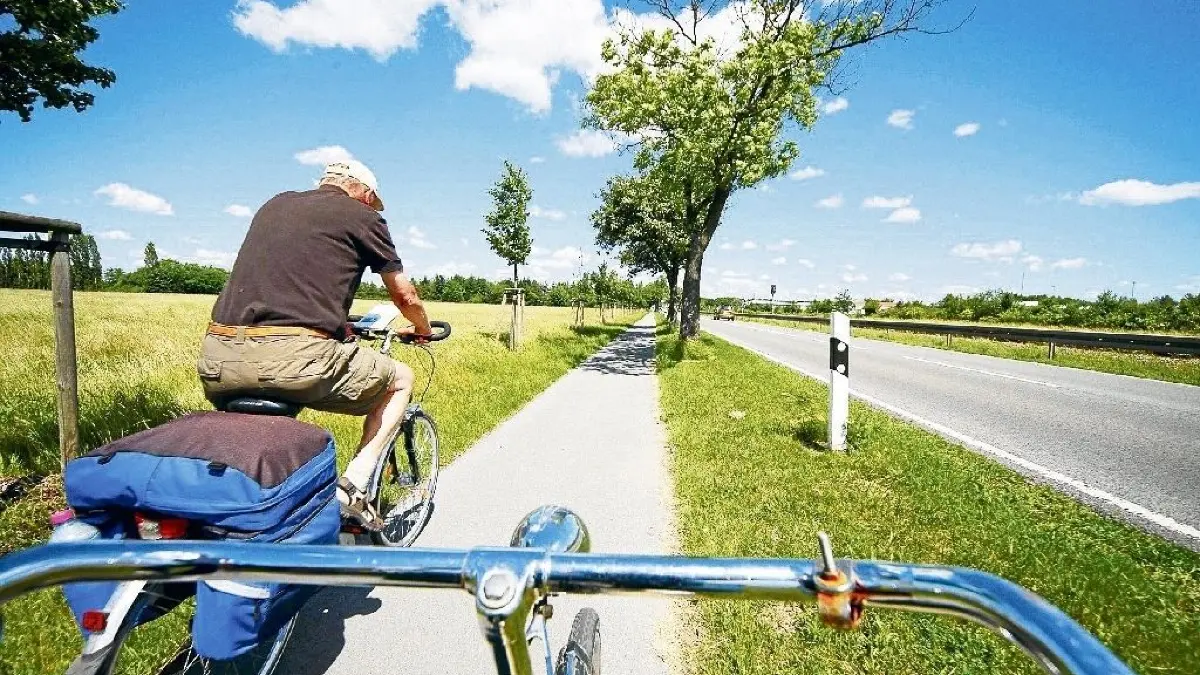 Am 17. August beginnt die dreiwöchige Aktion "Stadtradeln", an der sich auch der Landkreis Havelland und die Kreisstadt Rathenow beteiligen.
Havelradweg Rathenow - Premnitz, radfahrer, Radweg