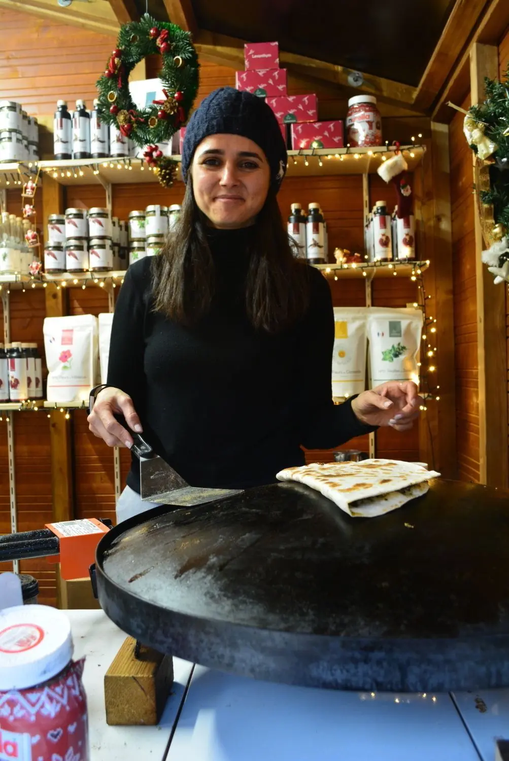 Wegen des Weihnachtsmarktes lebt Sarah Kanj seit 2017 in Straßburg. Jetzt verkauft sie dort Zatar, eine Gewürzmischung aus dem Libanon.