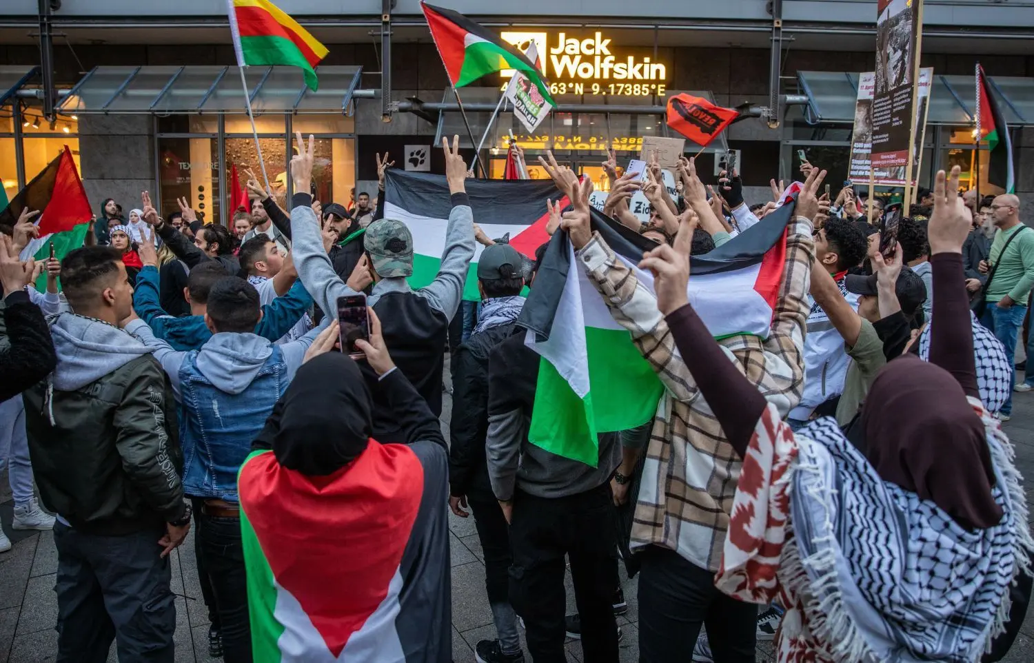 Pro-palästinensische Kundgebung in Stuttgart nach dem Angriff der Hamas-Terroristen auf Israel.