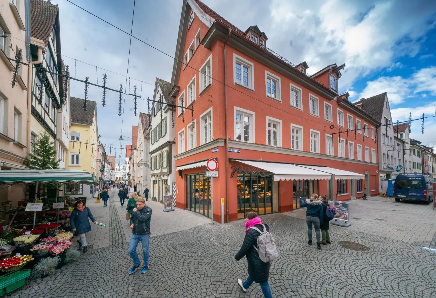 Die Bäckerei Bayer hat nach langem Umbau wiedereröffnet – die Baustelle ist weg.