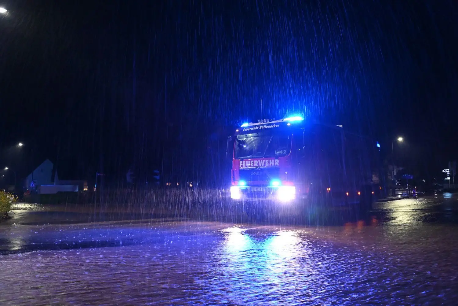 Die Feuerwehr Rottenacker unterstützte von Anfang an in Oberstadion.