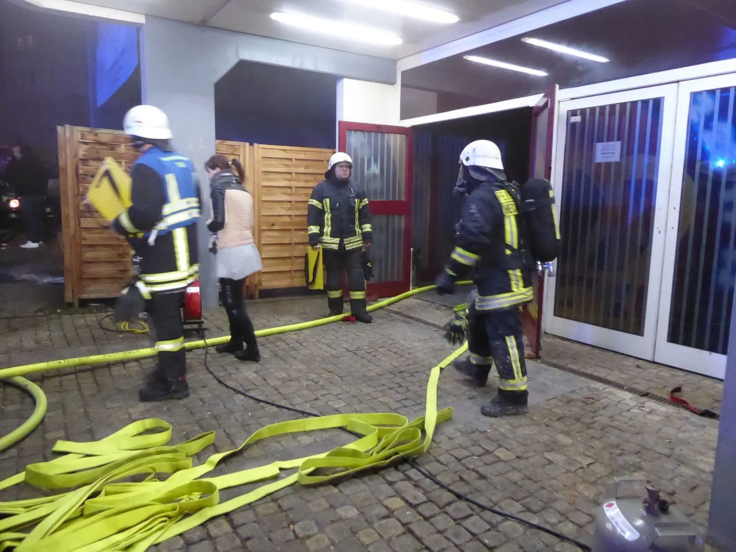 Rasch im Griff hatte die Hechinger Feuerwehr am Donnerstagmorgen den Brand im Casino in der Oberen Mühlstraße.⇥