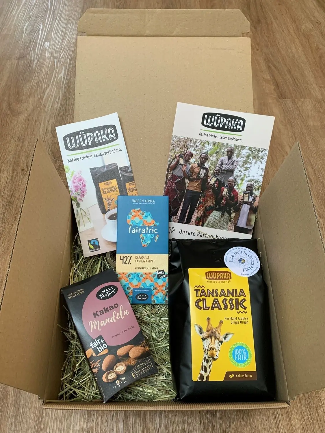 Der Inhalt der Geschenkbox, mit der man allen Seiten Gutes tut: Die Bauern werden für ihre Produkte gerecht bezahlt.