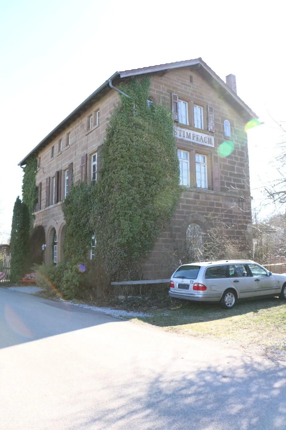 Direkt neben dem alten Bahnhof könnte der neue Bahnhalt entstehen. ⇥