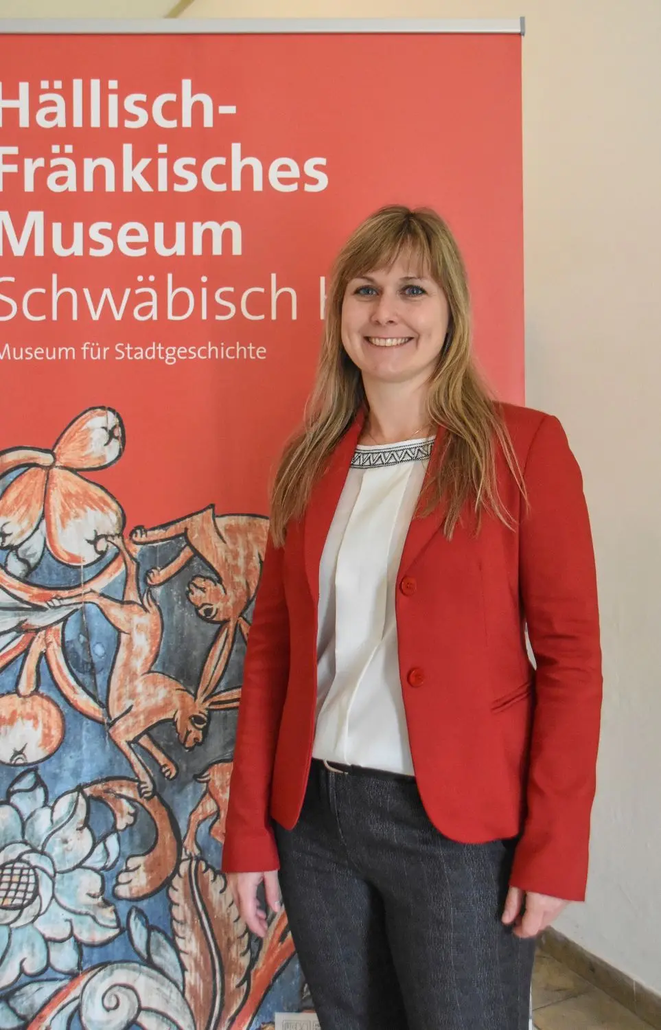 Bei einer Tagung in Schwäbisch Hall präsentiert Christina Wurst ihre genetischen Untersuchungen von Skeletten aus Unterregenbach. ⇥