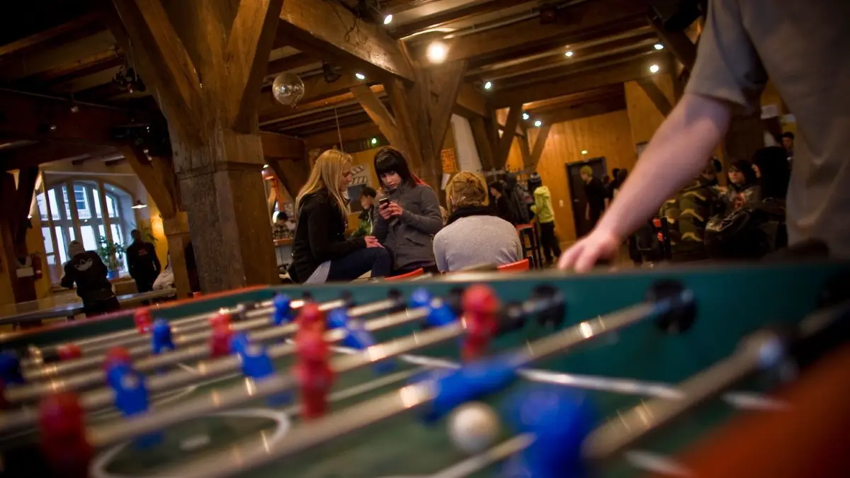 Viele Jugendhäuser haben Tischkicker, auch die „Büchse“ in Ulm.
Jugendhaus Büchsenstadel "Büchse" in Ulm
desk