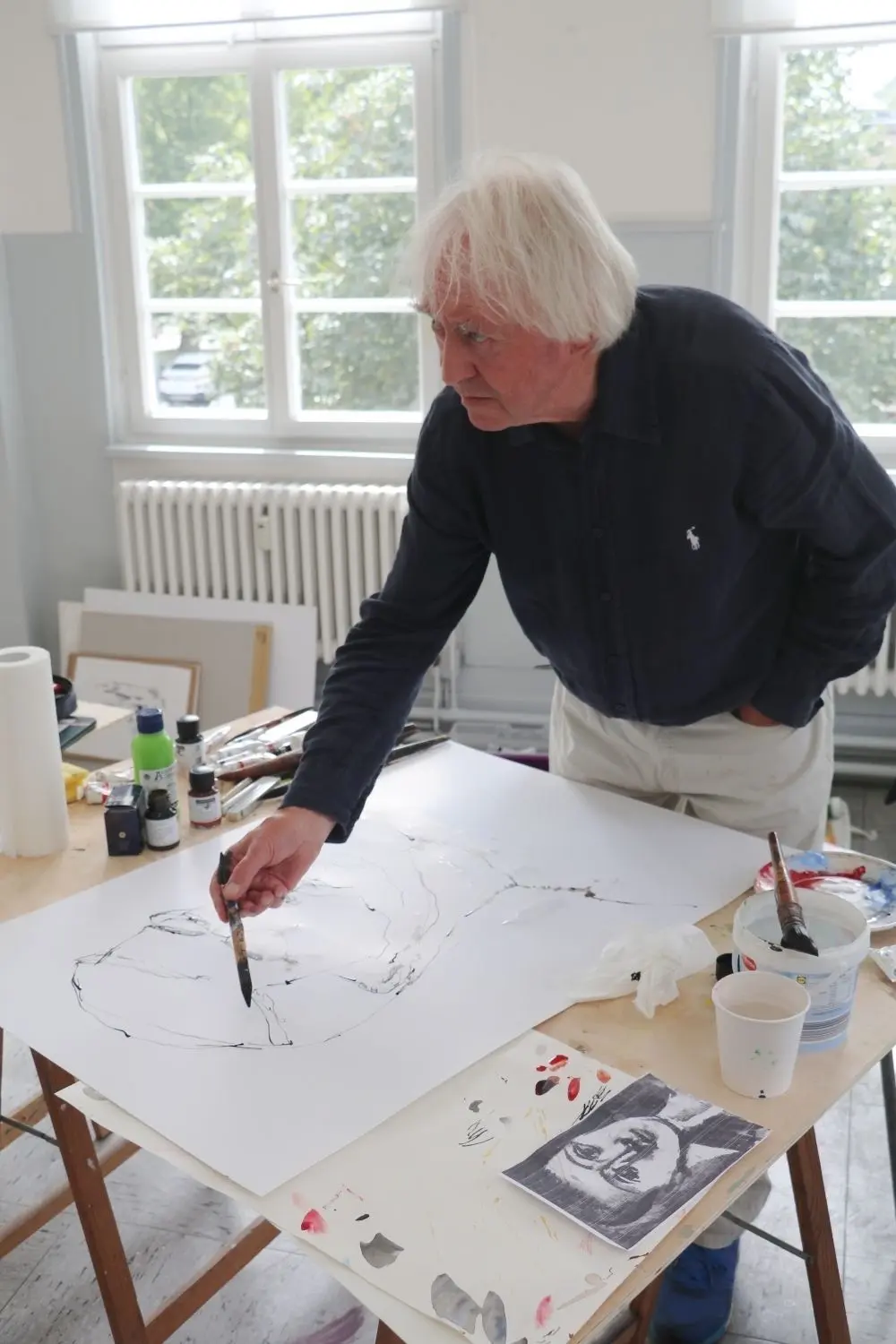 Karl-Ulrich Bechler hat als Architekt Erfahrung im Zeichnen. Dennoch sei es eine Herausforderung, sich im Kurs Kopfzeichnen, nur auf den Kopf des Modells zu konzentrieren, sagt er. ⇥