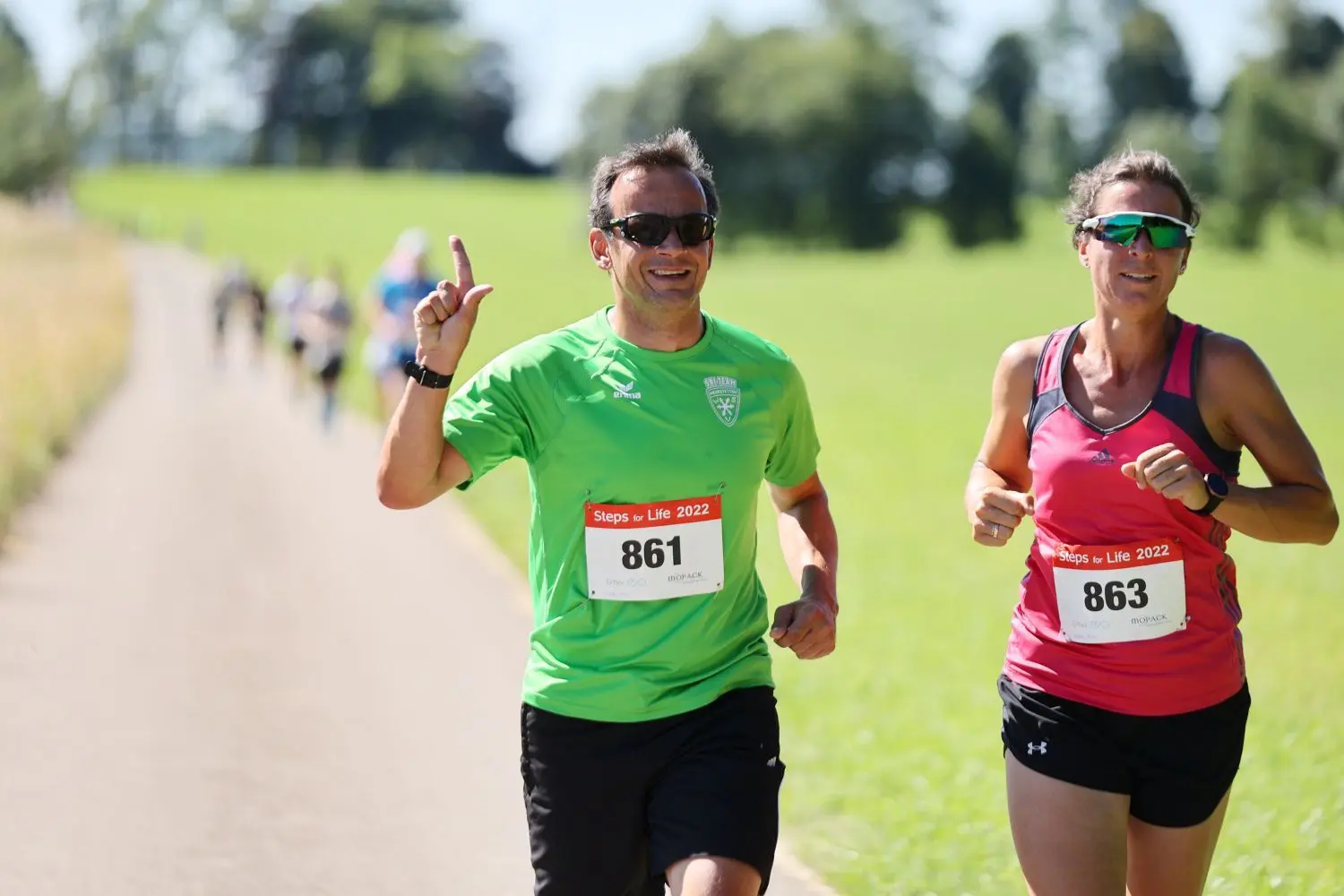 Mit einem Renntag schloss der Benefizlauf "Steps for Life" des Würtinger Sportvereins ab. Zum 75-jährigen Bestehen des Vereins gelang es den Läuferinnen und Läufer den letztjährigen Rekord von etwa 15600 Kilometern deutlich zu schlagen.