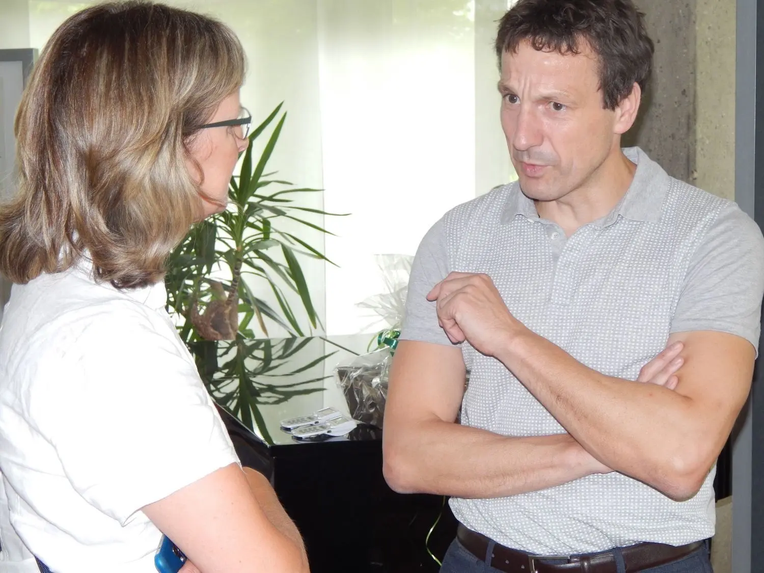 Prof. Dr. Dirk Funck hält in Gaildorf einen Vortrag.
