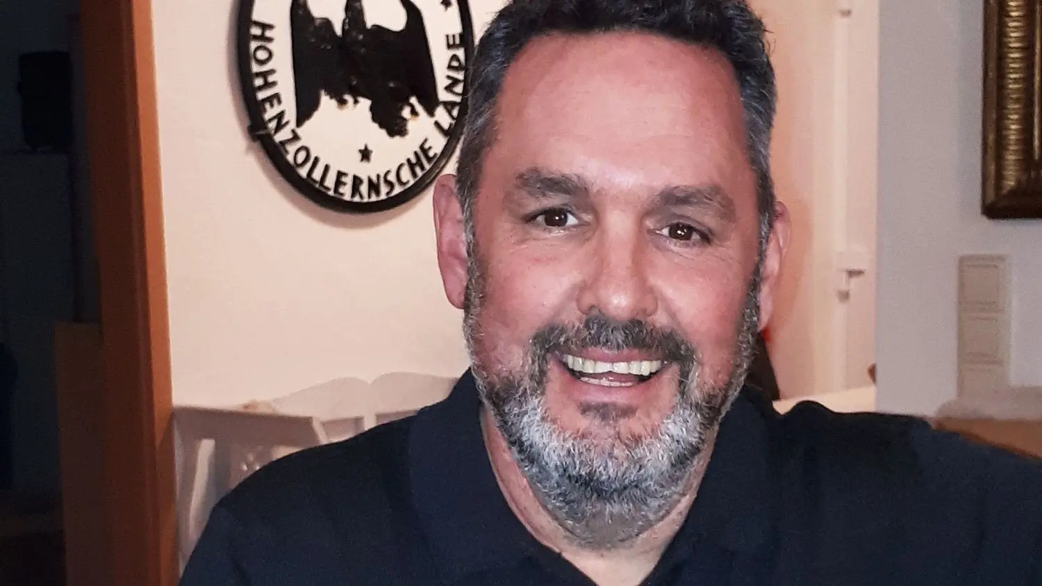 Thorsten Spörl liebt die Fasnet. Ab Dreikönig schlüpft er ins Häs des Nichthuldigers.⇥