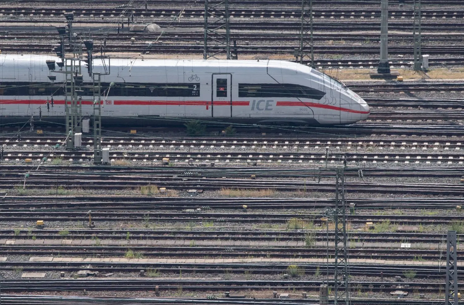 Kein ICE und auch kein anderer Zug wird vom 13. August bis zum 3. September zwischen Ulm und Stuttgart verkehren. Pendler bringt das in Nöte.