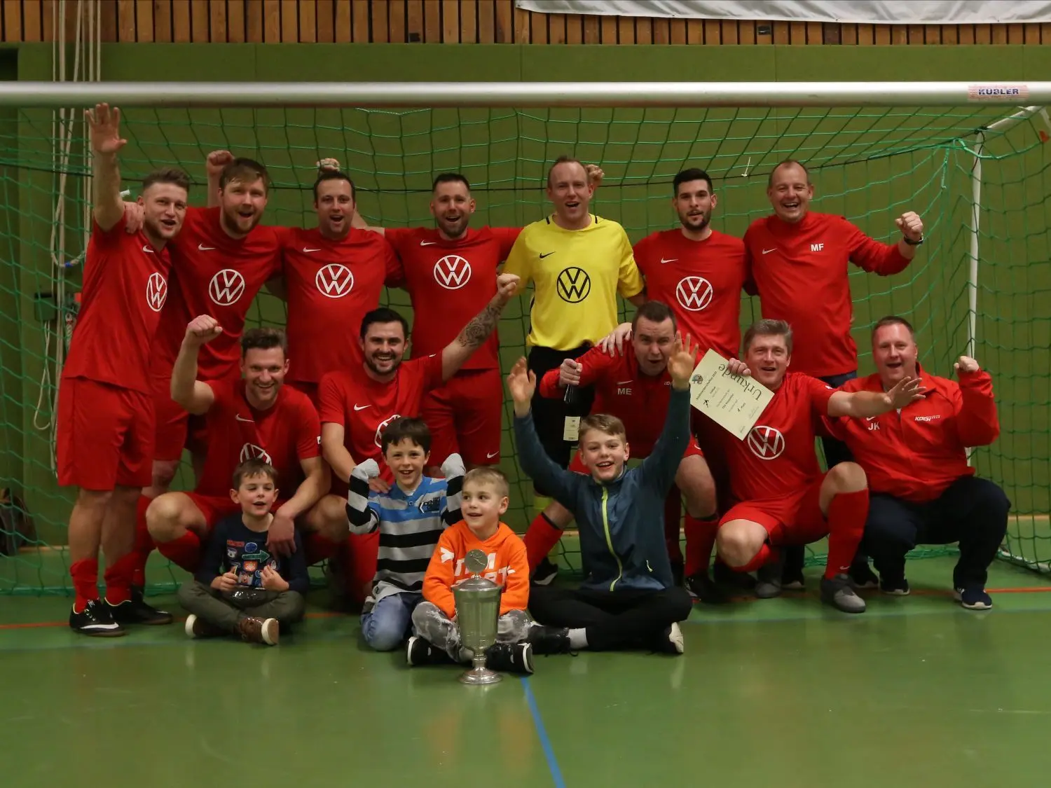 Turniersieger: Die Ü 32-Senioren des TSV Hessental gewinnen den Titel mit einem 2:0-Sieg im Finale gegen Steinbach.