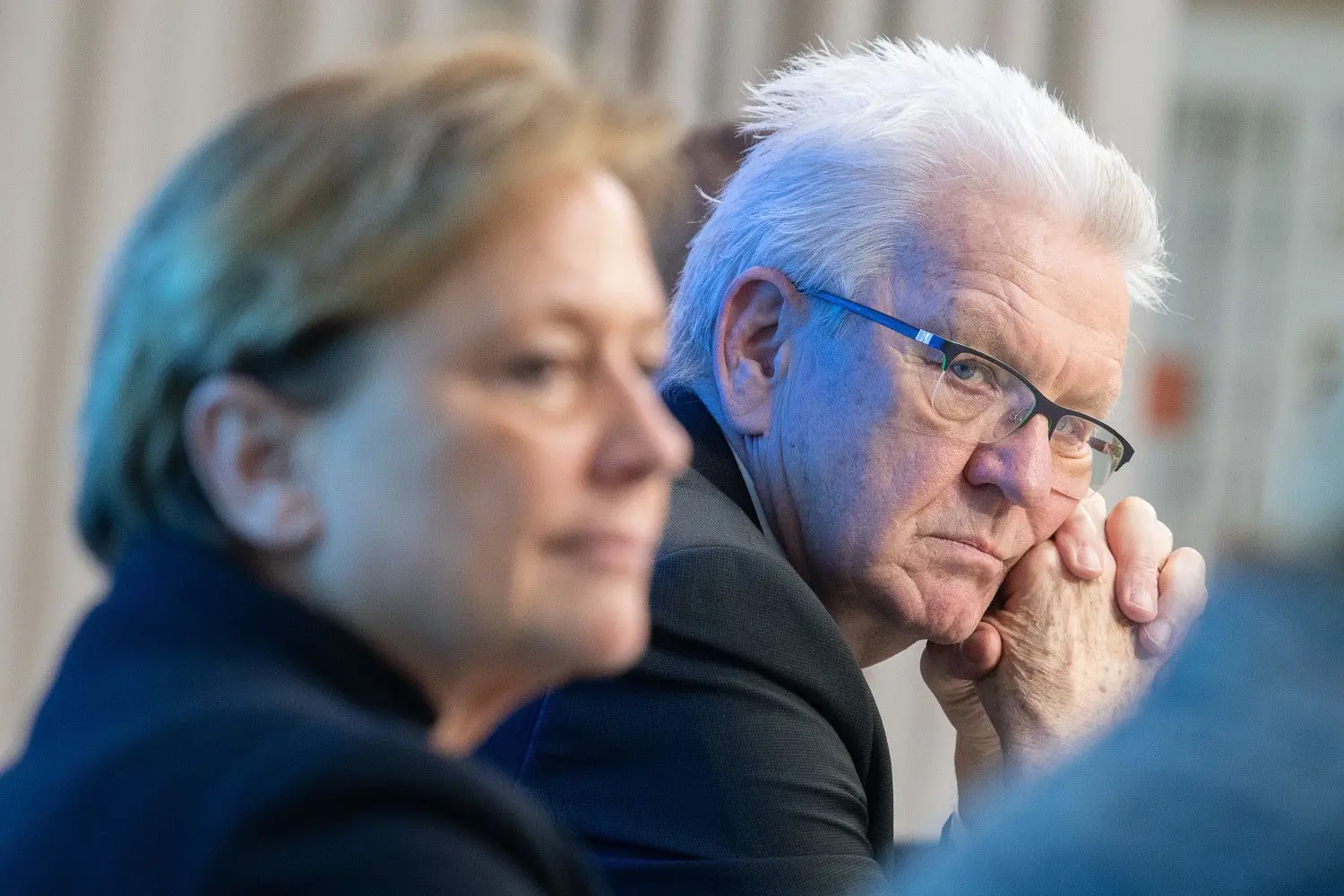 Ministerpräsident Winfried Kretschmann will die Grundschulen und Kitas ab dem 22. Februar langsam öffnen (Archivbild)