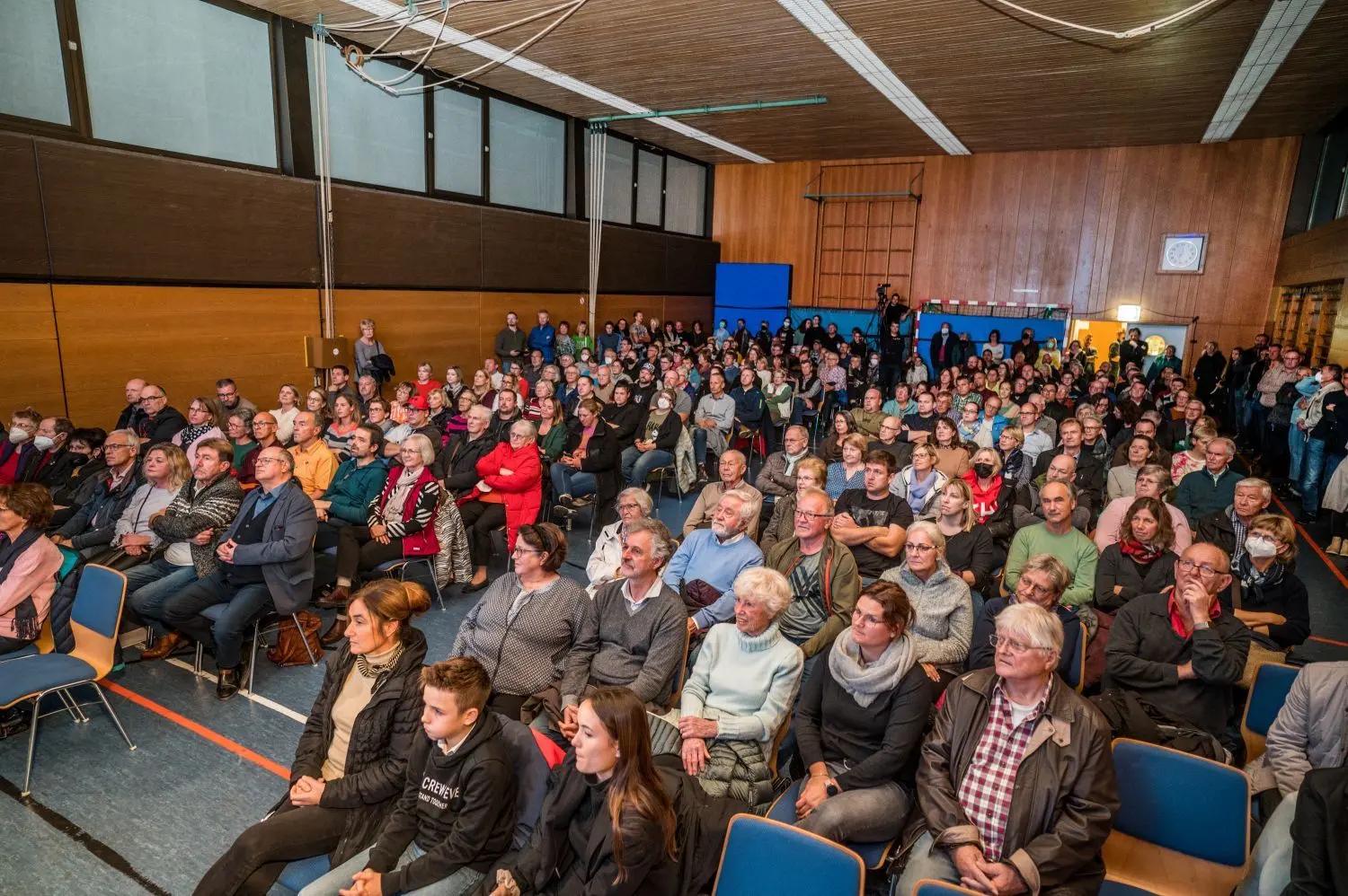 Volles Haus in Birenbach: Rund 250 Besucherinnen und Besucher kamen zur offiziellen Kandidatenvorstellung. Auch von der Fragerunde machten sie regen Gebrauch.