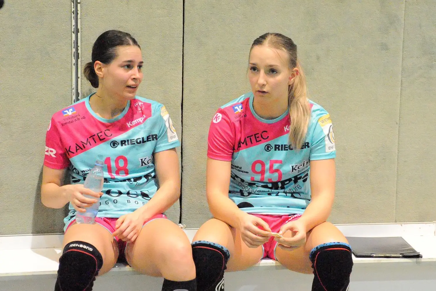 Julia Harsfalvi und Dorina Korsos.