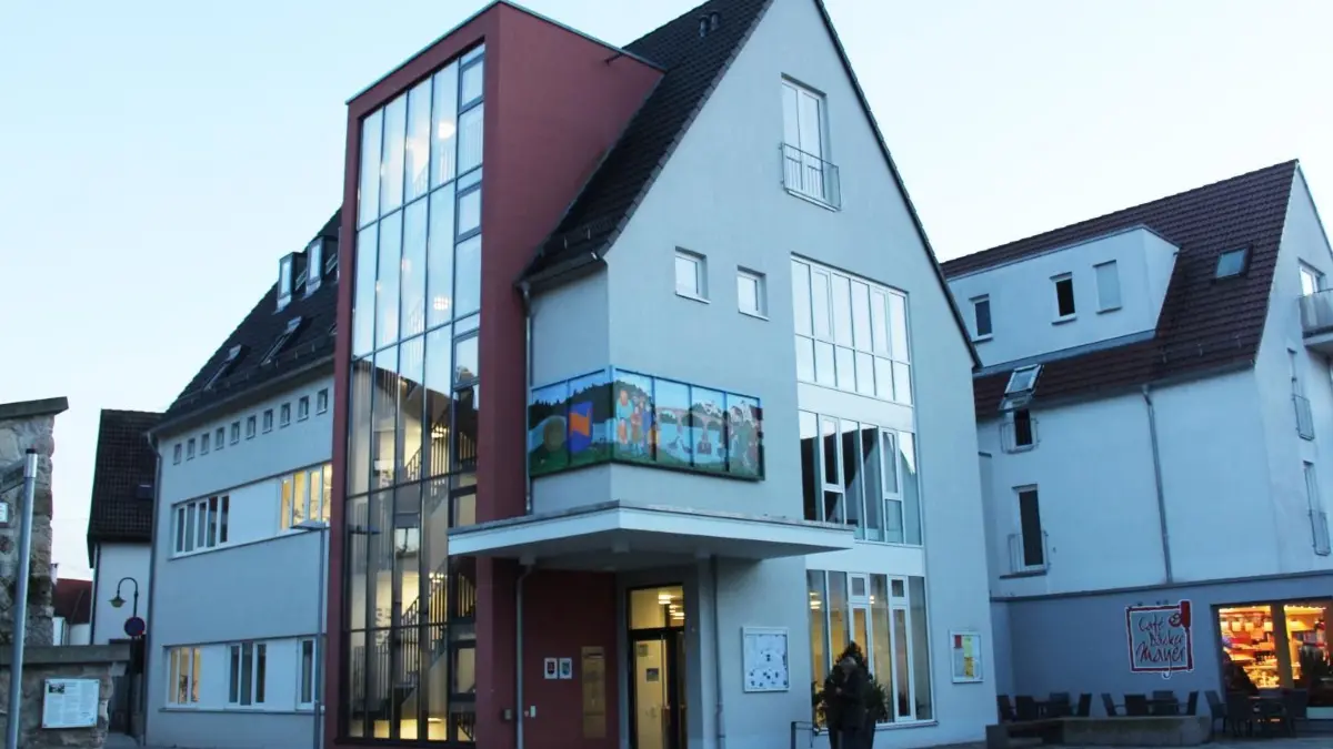 Im Rathaus findet die Vernissage statt.
Im Rathaus wartet in den nächsten Jahren viel Abeit auf Verwaltung und Geminderat