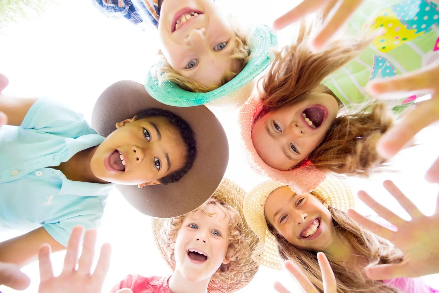 Alle Eltern wünschen sich gute und fröhliche Freunde für ihre Kinder. Aber was tun, wenn die Realität ganz anders ist? Sollte man schlechten Umgang unterbinden?⇥