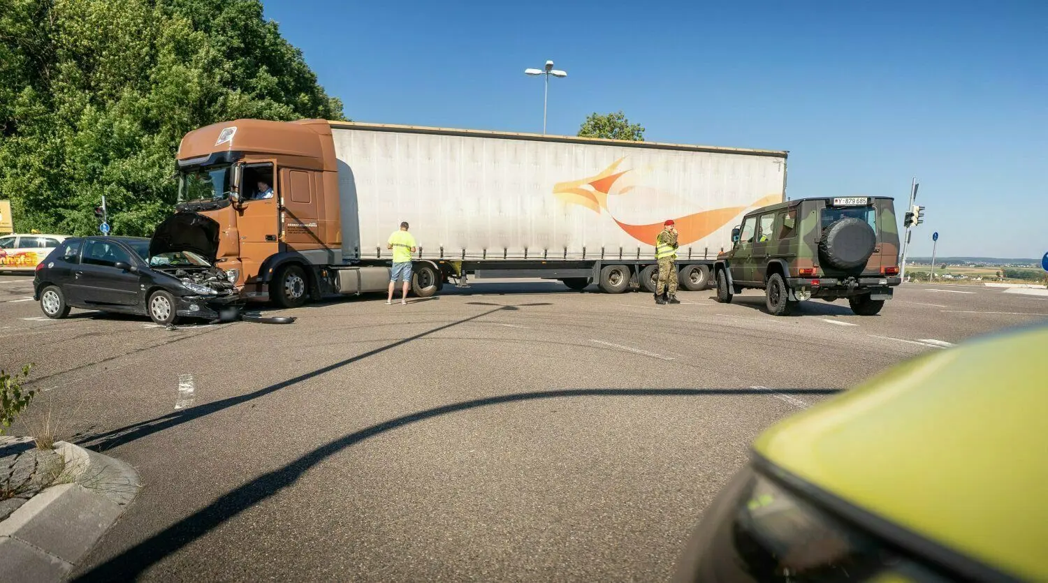 Unfall an der Storthalle Nord Berliner Ring Ecke Einsteinallee