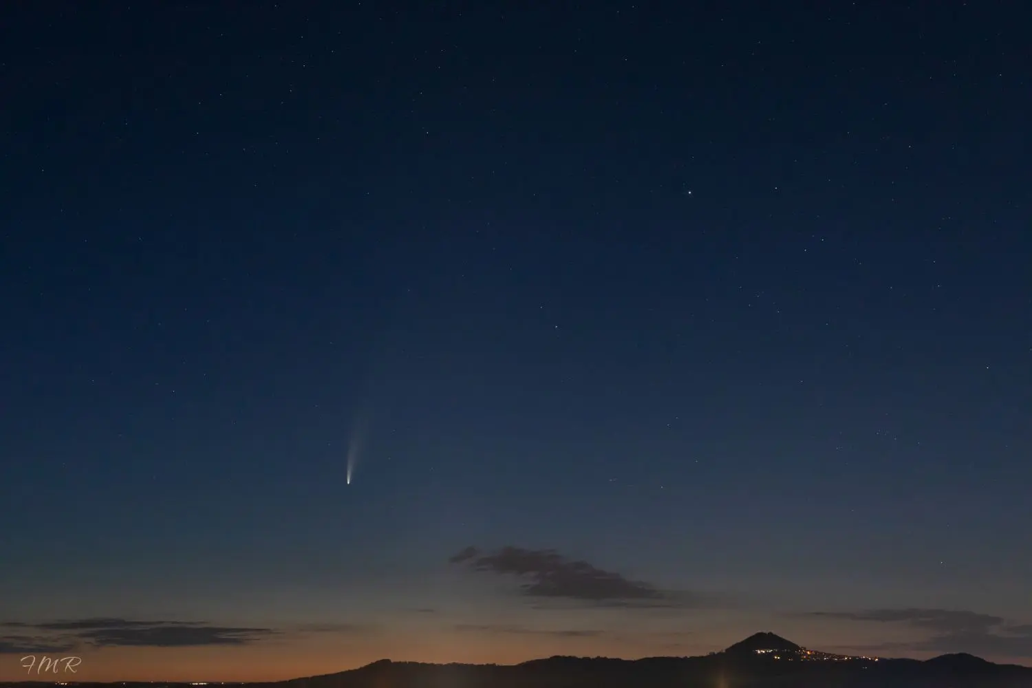 Neowise neben dem Hohenstaufen.