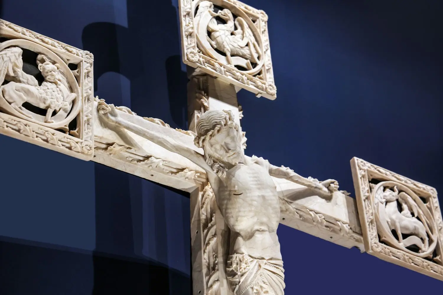 Sex in der Kirche: Altar geschändet? Er muss womöglich neu gesegnet werden | swp.de