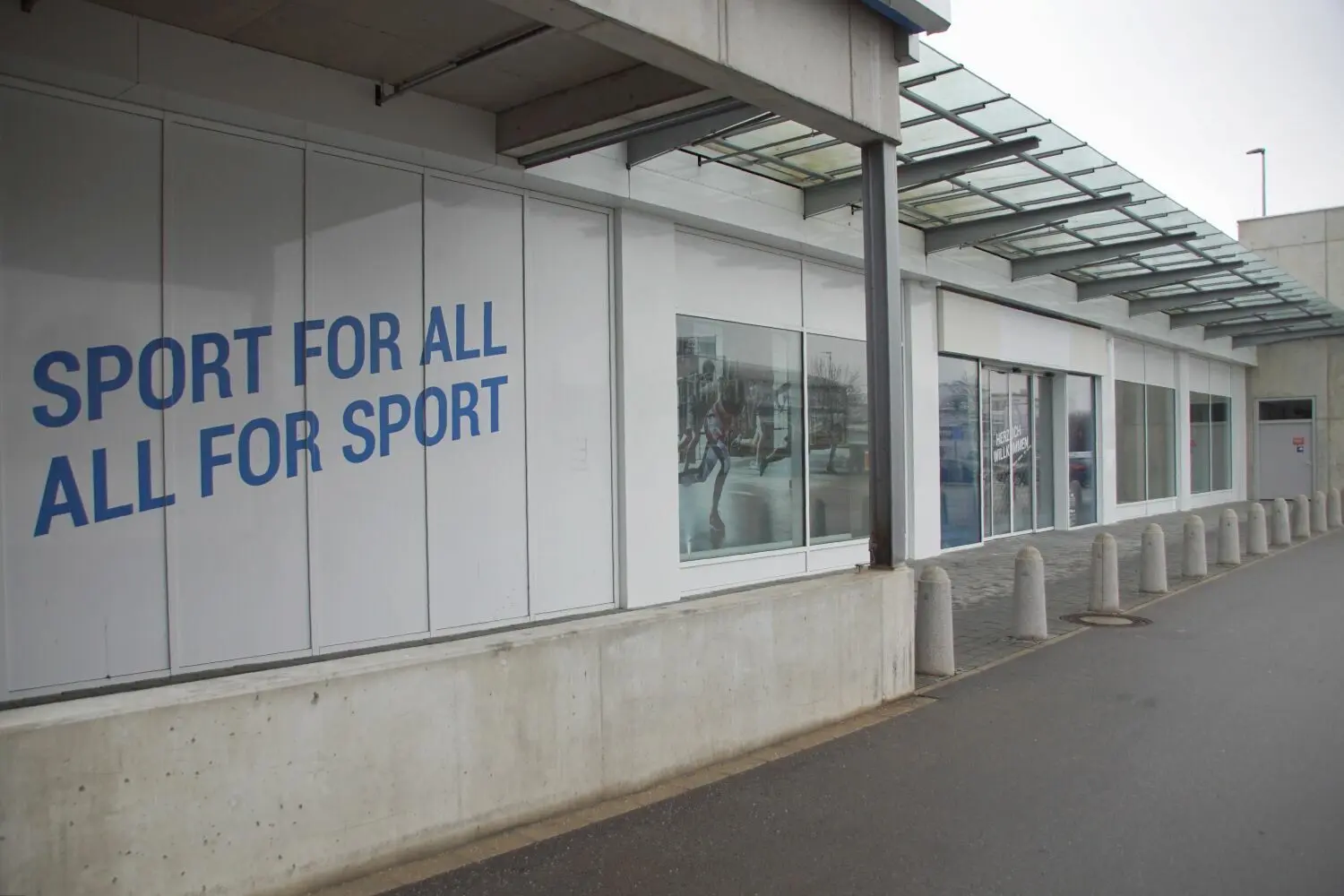 Das ehemalige Decathlon in Senden am Iller Center.⇥