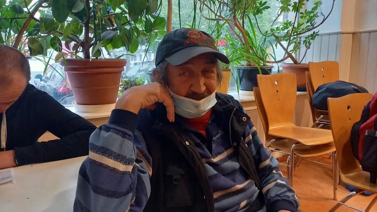 Zuflucht auf Zeit: Peter ist einer der Gäste im „Warmen Otto“, der einzigen Wärmestube, die noch tagsüber geöffnet hat.⇥