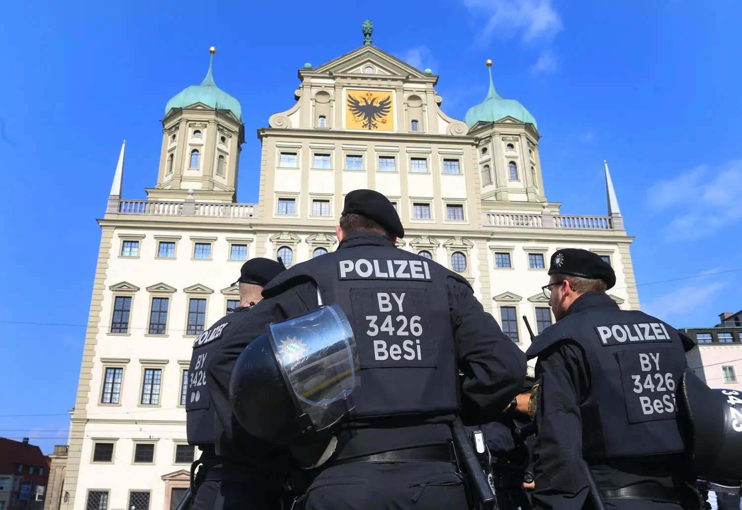 Polizeieinsatz am Rathaus in Augsburg.